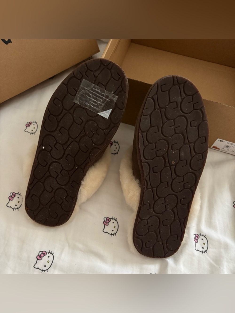UGG espresso and cream slippers - barely worn - Picture 5 of 6